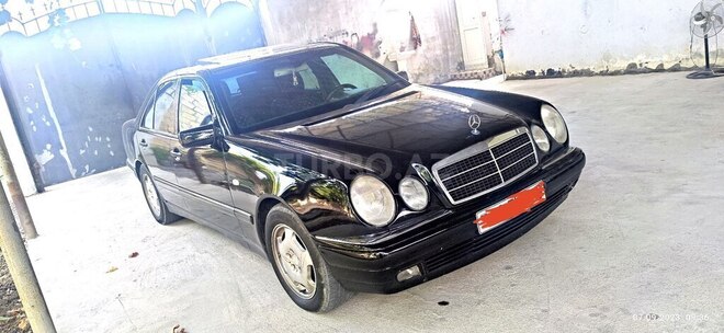 Mercedes E 220 1999, 245,012 km - 2.2 l - Göyçay