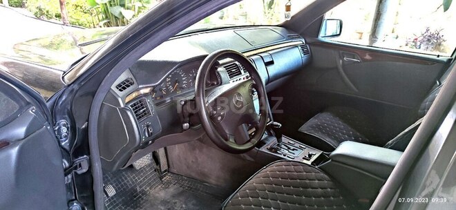 Mercedes E 220 1999, 245,012 km - 2.2 l - Göyçay