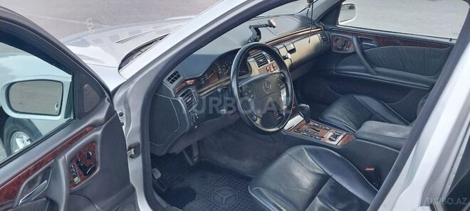 Mercedes E 240 1999, 350,000 km - 2.4 l - Bakı
