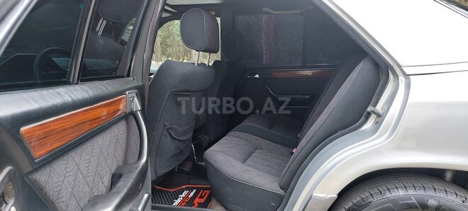 Mercedes E 220 1995, 258,000 km - 2.2 l - Sumqayıt