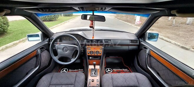 Mercedes E 220 1995, 258,000 km - 2.2 l - Sumqayıt