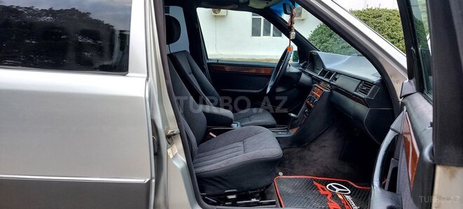 Mercedes E 220 1995, 258,000 km - 2.2 l - Sumqayıt