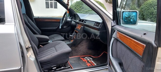 Mercedes E 220 1995, 258,000 km - 2.2 l - Sumqayıt