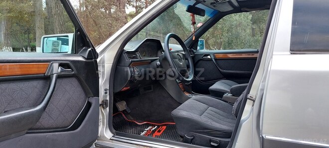 Mercedes E 220 1995, 258,000 km - 2.2 l - Sumqayıt