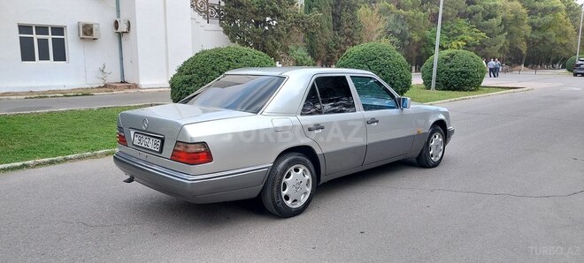 Mercedes E 220 1995, 258,000 km - 2.2 l - Sumqayıt