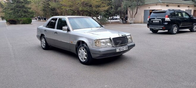 Mercedes E 220 1995, 258,000 km - 2.2 l - Sumqayıt