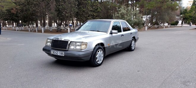 Mercedes E 220 1995, 258,000 km - 2.2 l - Sumqayıt