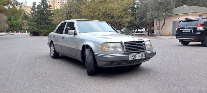 Mercedes E 220 1995, 258,000 km - 2.2 l - Sumqayıt