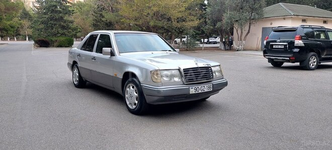 Mercedes E 220 1995, 258,000 km - 2.2 l - Sumqayıt