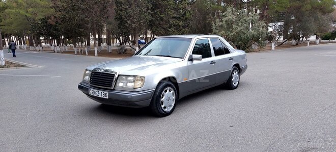 Mercedes E 220 1995, 258,000 km - 2.2 l - Sumqayıt