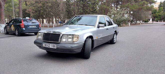 Mercedes E 220 1995, 258,000 km - 2.2 l - Sumqayıt