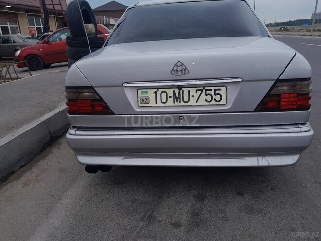 Mercedes E 220 1993, 256,963 km - 2.2 l - Bakı