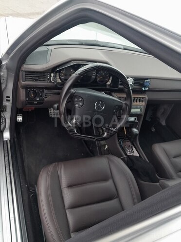 Mercedes E 220 1993, 256,963 km - 2.2 l - Bakı
