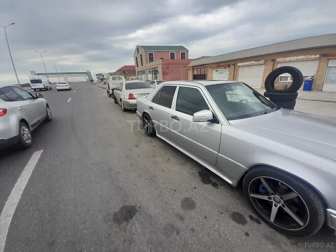 Mercedes E 220 1993, 256,963 km - 2.2 l - Bakı