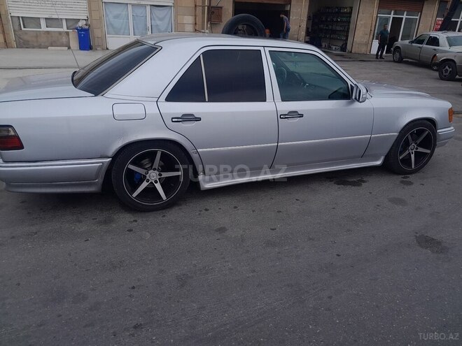 Mercedes E 220 1993, 256,963 km - 2.2 l - Bakı