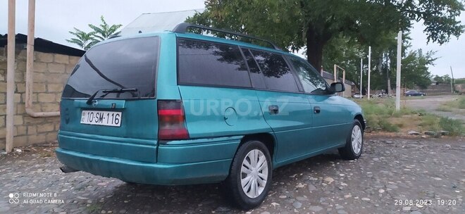 Opel Astra 1996, 63,000 km - 1.6 l - Qusar