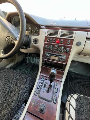 Mercedes E 220 2002, 362,000 km - 2.2 л - Bakı