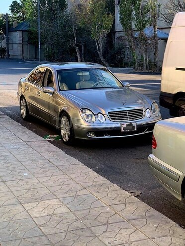 Mercedes E 320 2003, 318,000 km - 3.2 l - Bakı