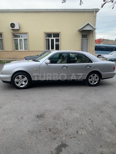 Mercedes E 240 1999, 347,630 km - 2.4 l - Bakı