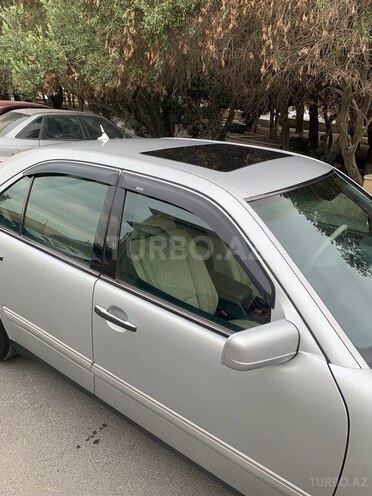 Mercedes E 240 1999, 347,630 km - 2.4 l - Bakı