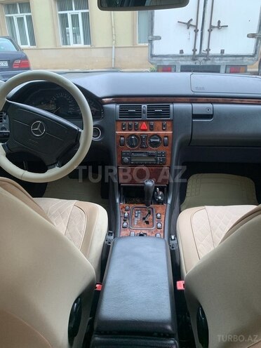 Mercedes E 240 1999, 347,630 km - 2.4 l - Bakı