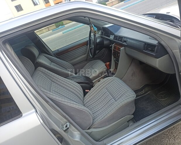 Mercedes E 200 1990, 248,200 km - 2.0 l - Bakı