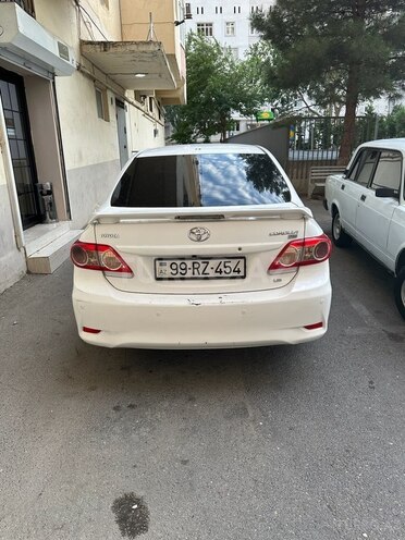 Toyota Corolla 2011, 420,000 km - 1.6 л - Bakı