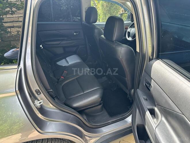 Mitsubishi Outlander 2014, 140,000 km - 2.4 л - Bakı