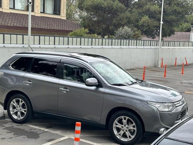Mitsubishi Outlander 2014, 140,000 km - 2.4 л - Bakı