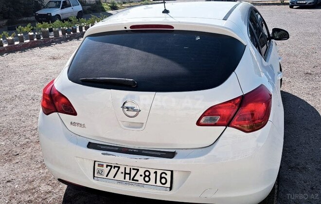 Opel Astra 2011, 218,000 km - 1.6 l - Bakı