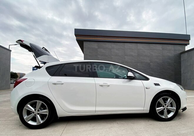 Opel Astra 2011, 218,000 km - 1.6 l - Bakı