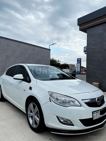 Opel Astra 2011, 218,000 km - 1.6 l - Bakı