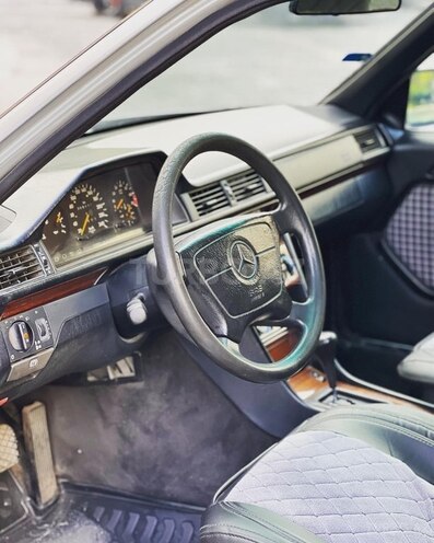 Mercedes E 200 1995, 358,117 km - 2.0 l - Bakı