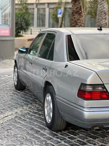 Mercedes E 200 1995, 358,117 km - 2.0 l - Bakı