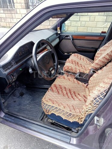 Mercedes E 200 1993, 250,000 km - 2.0 l - Quba