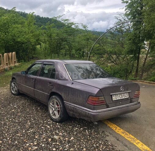 Mercedes E 200 1993, 250,000 km - 2.0 l - Quba