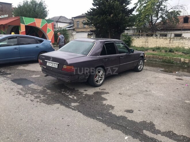 Mercedes E 200 1993, 250,000 km - 2.0 l - Quba