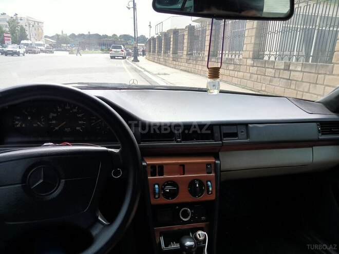 Mercedes E 200 1993, 250,000 km - 2.0 l - Quba