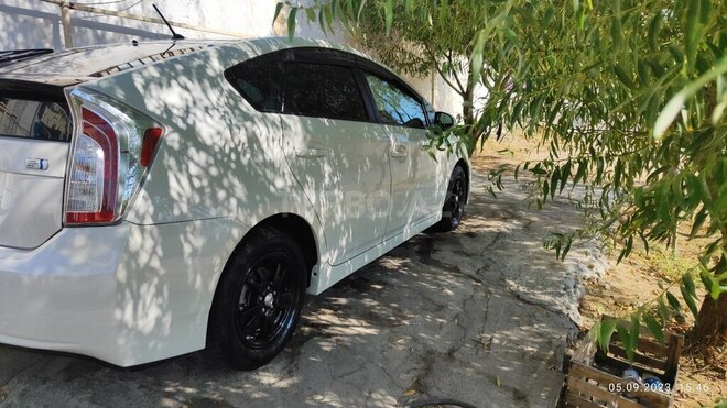 Toyota Prius 2015, 128,000 km - 1.8 l - Bakı