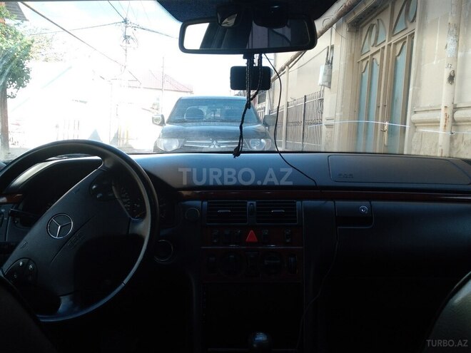 Mercedes E 220 2001, 640,000 km - 2.2 l - Bakı