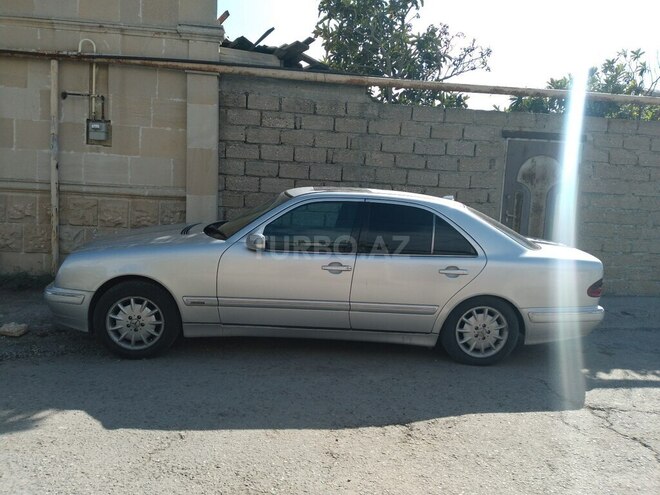 Mercedes E 220 2001, 640,000 km - 2.2 l - Bakı