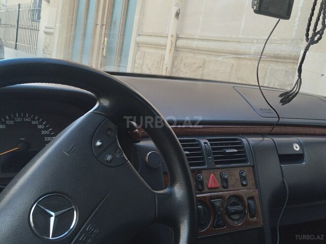 Mercedes E 220 2001, 640,000 km - 2.2 l - Bakı