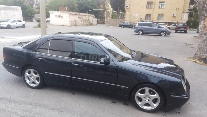 Mercedes E 220 2001, 320,000 km - 2.2 л - Bakı