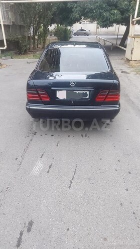 Mercedes E 220 2001, 320,000 km - 2.2 л - Bakı