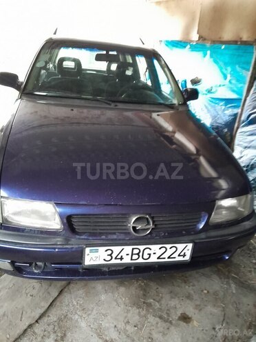 Opel Astra 1997, 350,000 km - 1.4 л - Qax