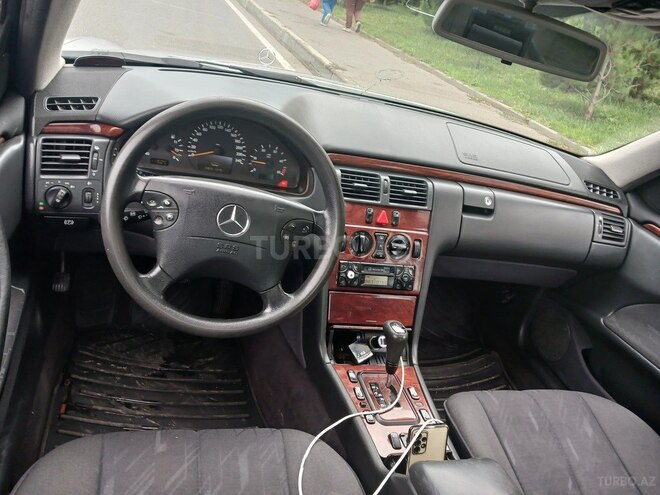 Mercedes E 220 2000, 480,000 km - 2.2 л - Bakı