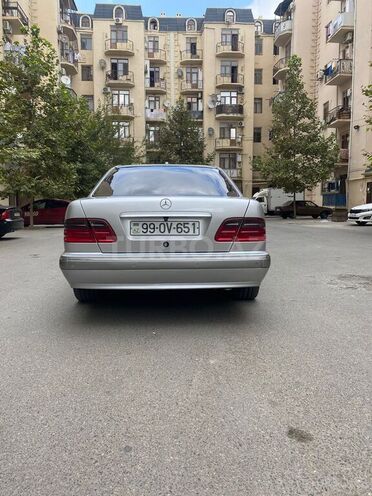 Mercedes E 280 2000, 400,000 km - 2.8 л - Bakı