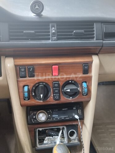 Mercedes E 220 1992, 234,000 km - 2.2 l - Bakı