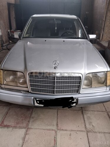 Mercedes E 220 1992, 234,000 km - 2.2 l - Bakı