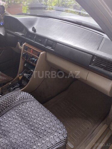 Mercedes E 220 1992, 234,000 km - 2.2 l - Bakı